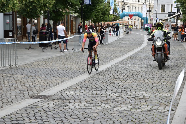 PG模拟器：纳格尔斯曼：不会让穆西亚拉承担更多责任 基米希会继续踢右后卫.